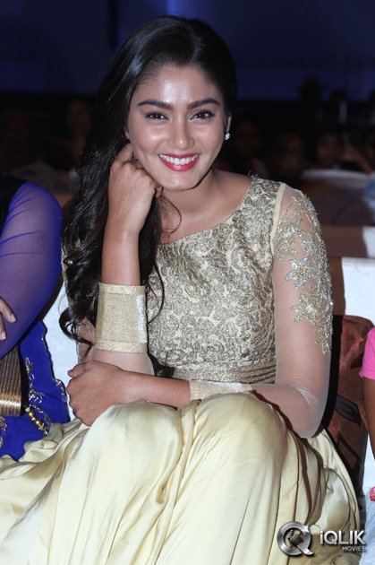 Sana-Maqbool-at-Dikkulu-Choodaku-Ramayya-Movie-Audio-Launch